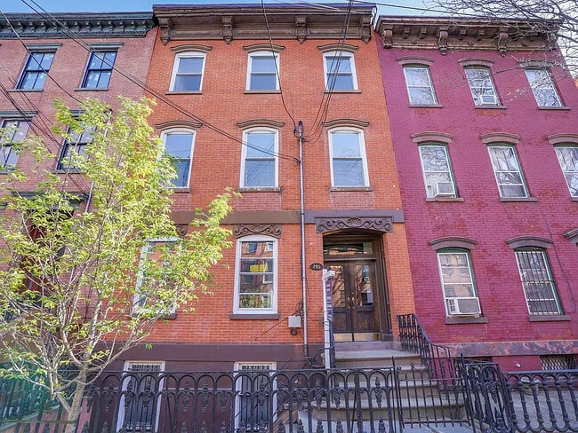 Building Photo - 245 4th St