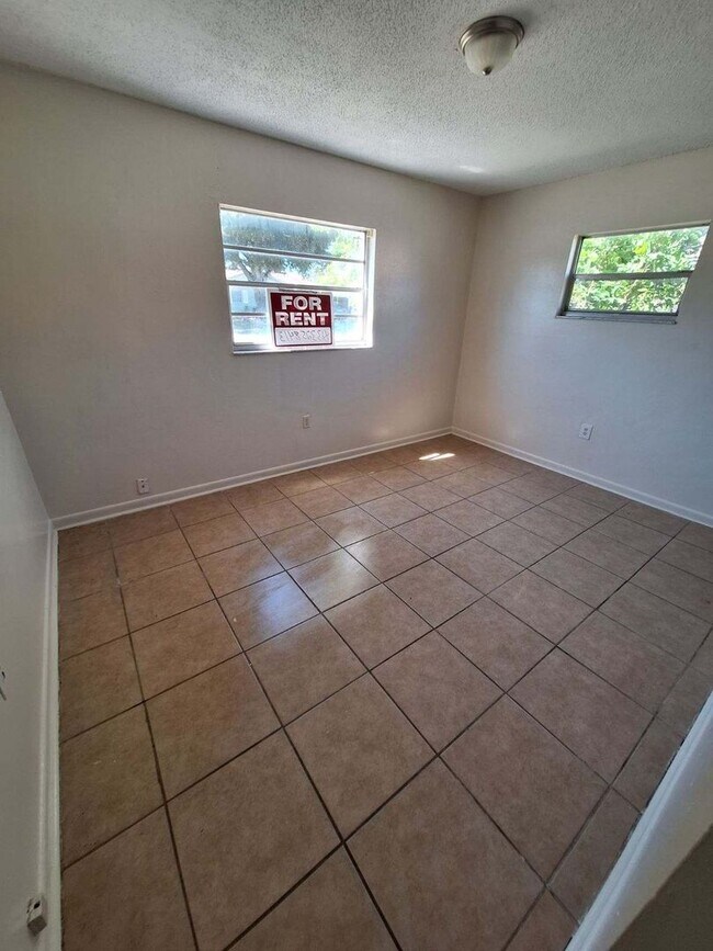 Foto del edificio - NICE Bradenton 4BR/2BA Home in Quiet Residential Neighborhood