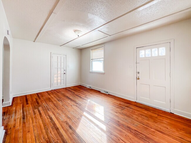 Building Photo - 1113 Evergreen Ave