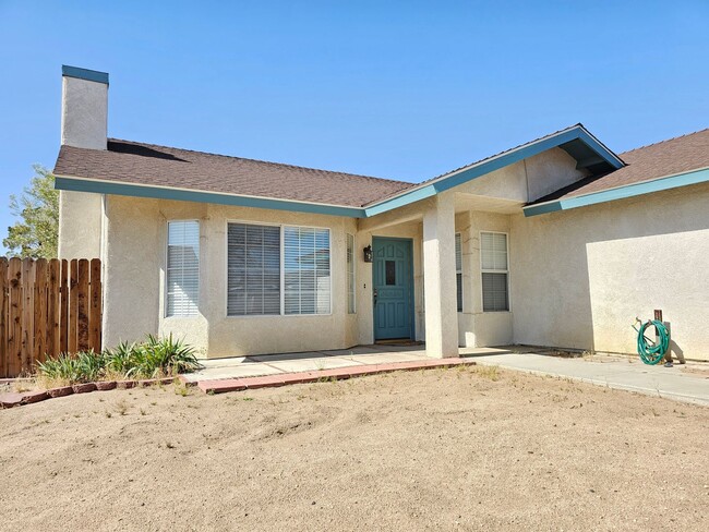 Building Photo - 3 Bed, 2 Bath Home w/ 2-Car Garage – $1750...