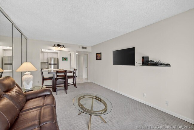 Building Photo - 1000 River Reach Dr