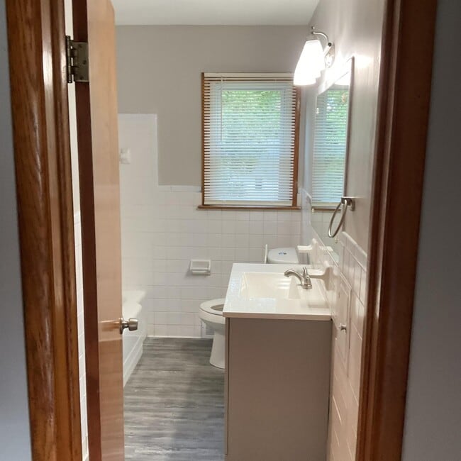 Building Photo - 399 Warwick St