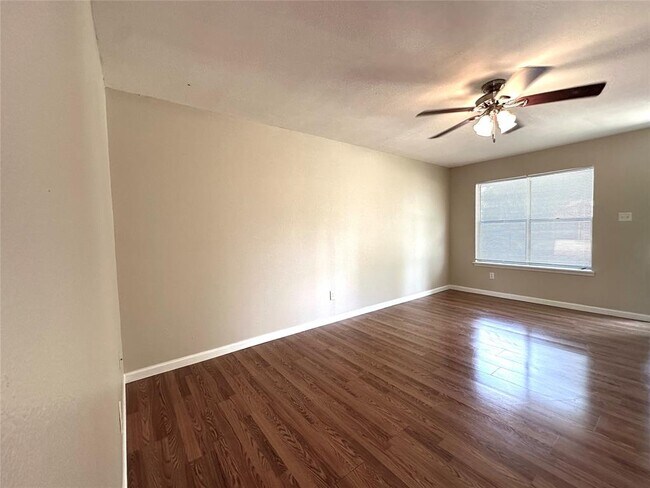 Building Photo - 1602 Sagebrush Dr