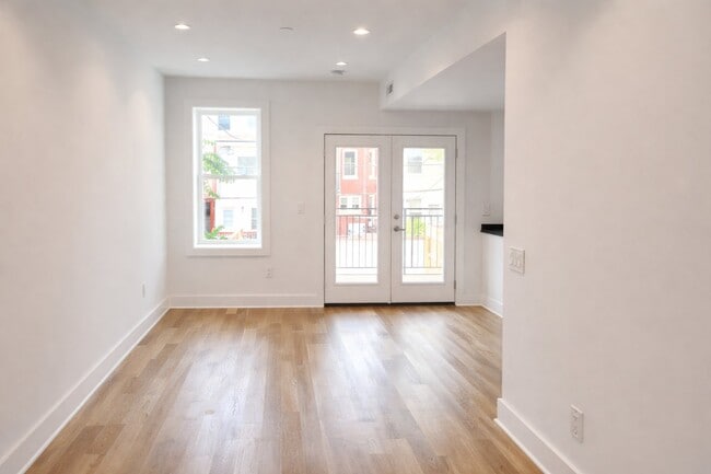 Building Photo - 727 Quebec Pl NW