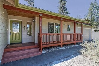Building Photo - 16691 Oakridge Pl