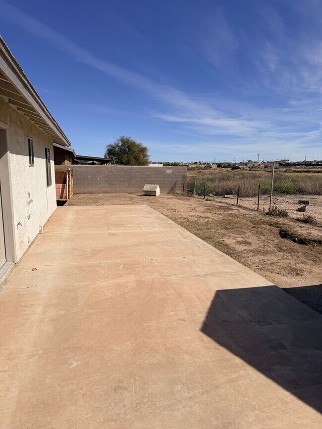 Building Photo - Ready to move in 3 bedroom San Luis Home