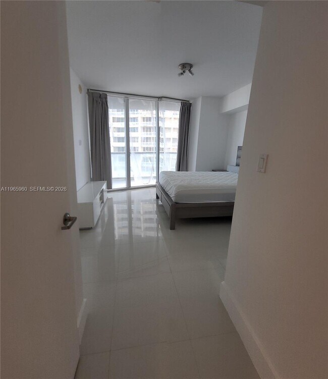 Foto del edificio - 475 Brickell Ave