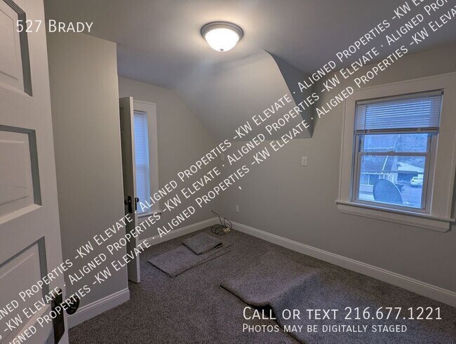 Building Photo - 527 Brady-