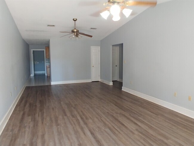 Foto del edificio - 914 Rentz Ave