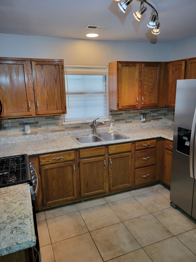 Kitchen - 5222 N 20th St