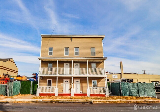 Building Photo - 364 Market St