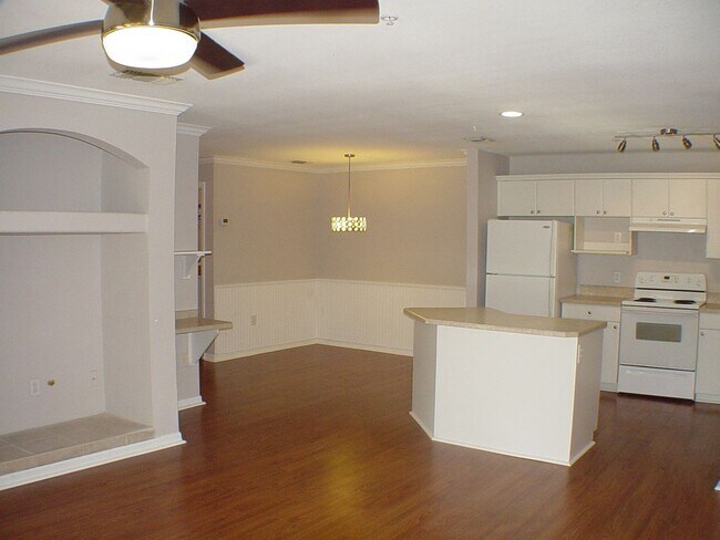 Foto del edificio - A small, gated community close to UNF, St....