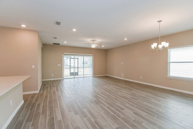 Foto del edificio - 7544 Chervil St