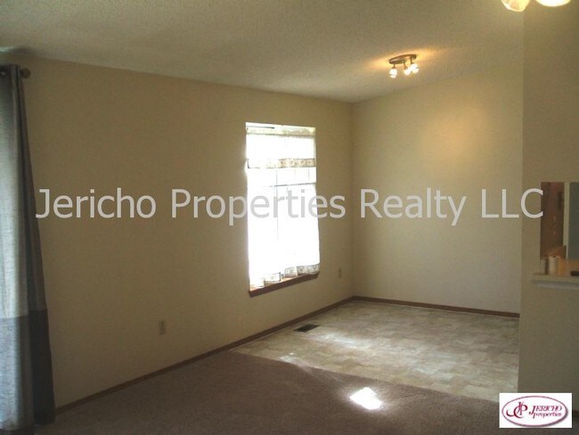 Foto del edificio - 8422 Everett Way