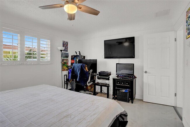 Foto del edificio - 608 NW 4th Ave