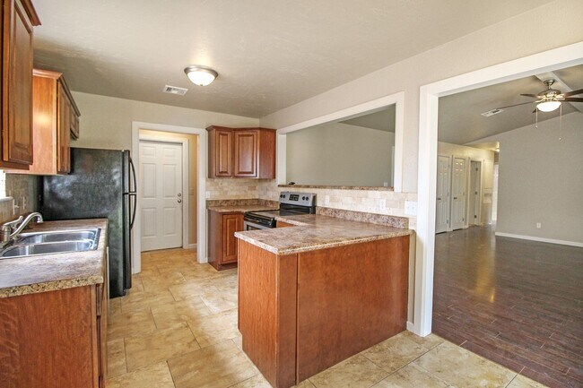 Foto del edificio - Nice 3 Bed, 2 Bath, 2 Car in Edmond