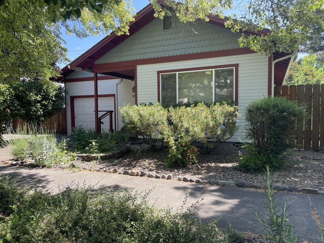 Foto principal - 1388 Mill Pond Rd