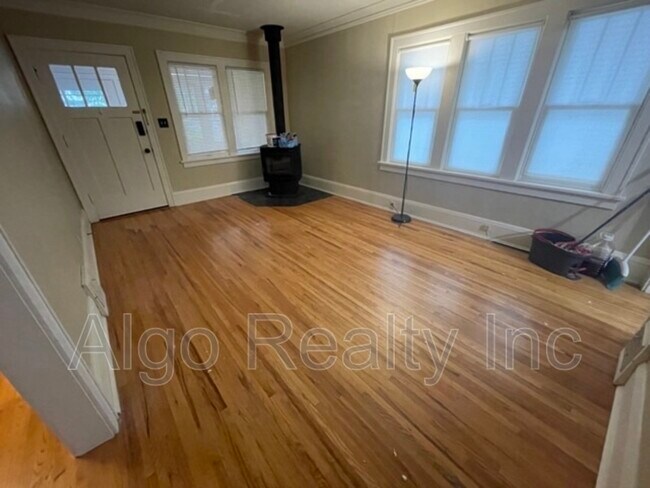 Foto del edificio - 1475 Albert St N