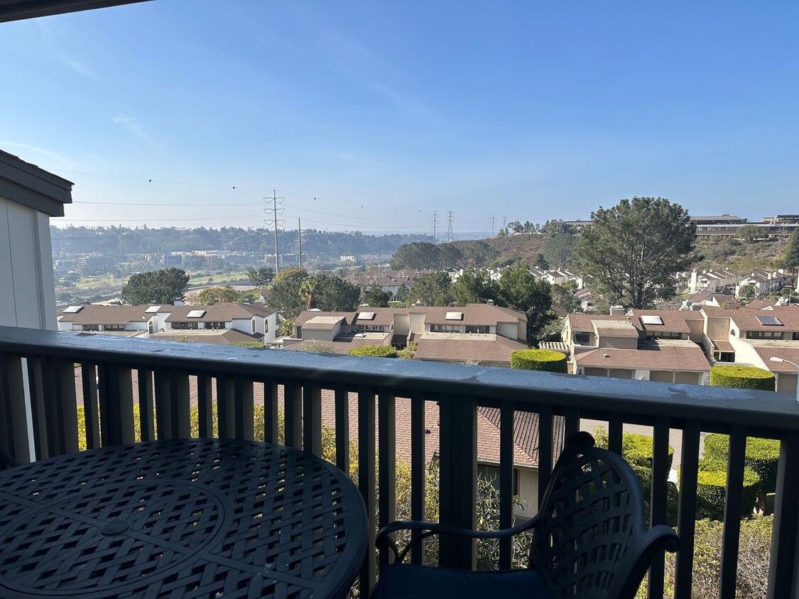 Foto principal - 3 Bedroom Townhome in Mission Valley for R...