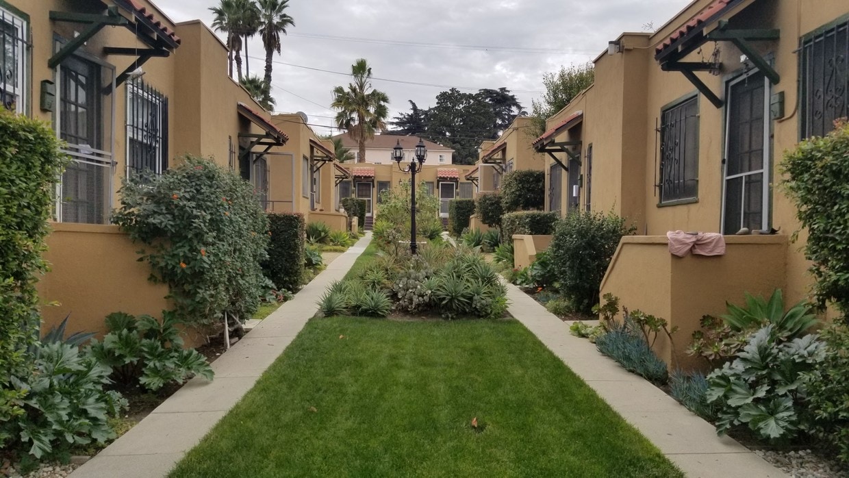 COURTYARD - 4605 Ambrose Ave