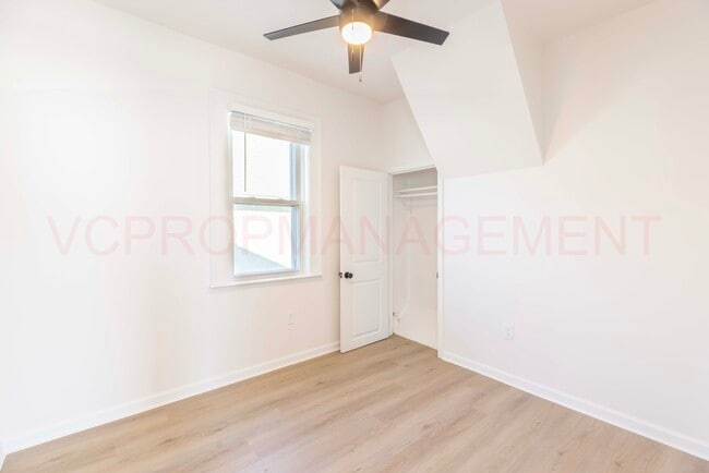 Building Photo - 230 Carre Ave