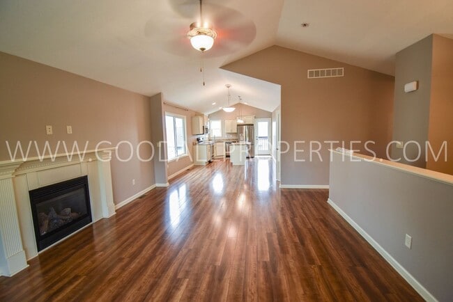 Building Photo - 4 Bedroom, 3 Bath Home with Clubhouse and ...