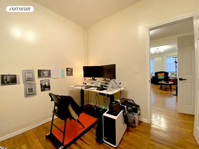Foto del edificio - 983 Rogers Ave