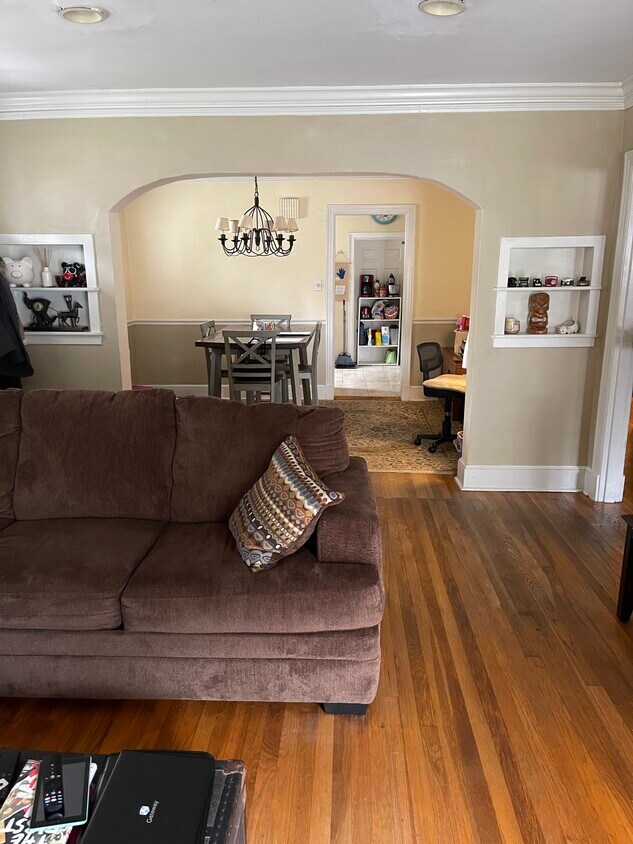 living room with hardwood floor - 3641 Cowden Ave