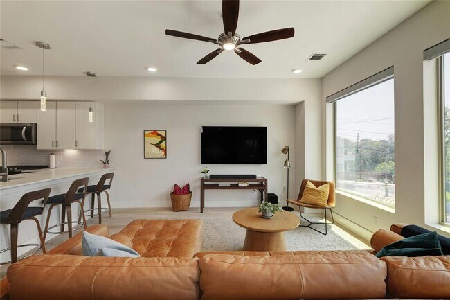 Foto del edificio - 2100 Rosewood Ave