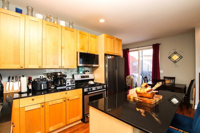 Foto del edificio - 838 N Racine Ave