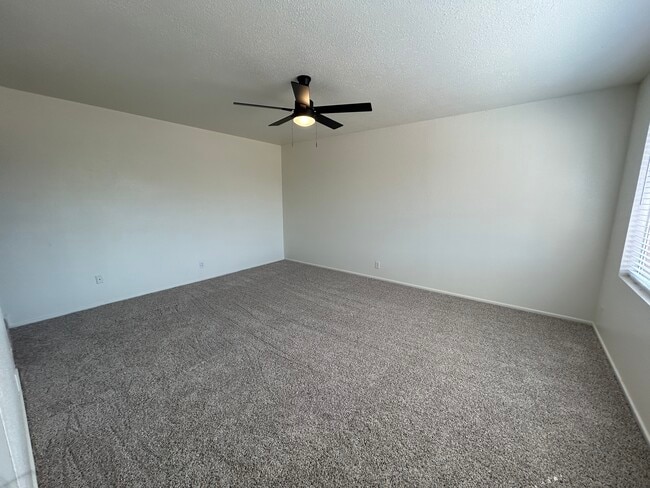 Building Photo - 7222 W Rose Ln