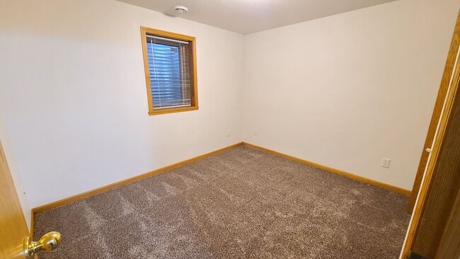 Foto del edificio - 5 Bedroom, 3 Bath - Triple Garage - Fenced yard Home