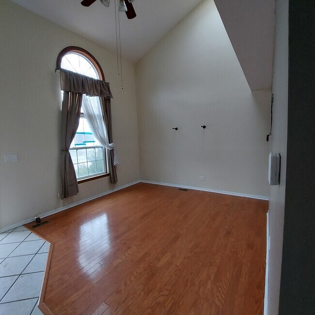 Building Photo - 228 Newbury Dr