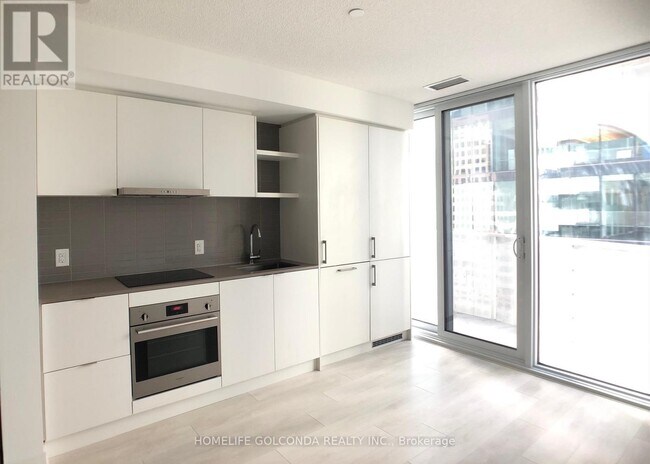 Building Photo - 100 Harbour St