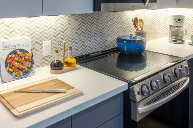 Building Photo - Sync on Canoga