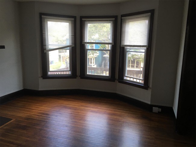 Building Photo - 228 Oxford Ave