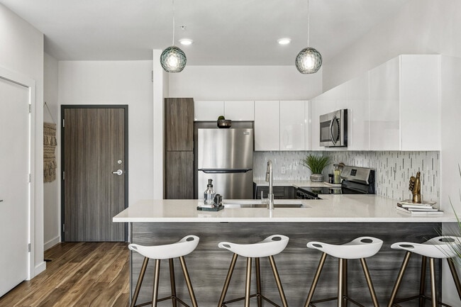 Building Photo - Nova Living