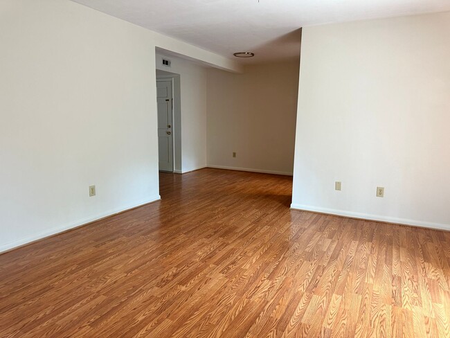 Building Photo - 153 Albemarle Dr