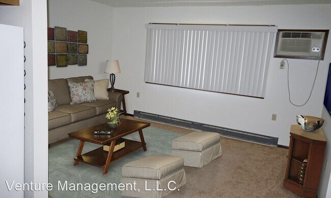 Building Photo - 1304 Holly Dr