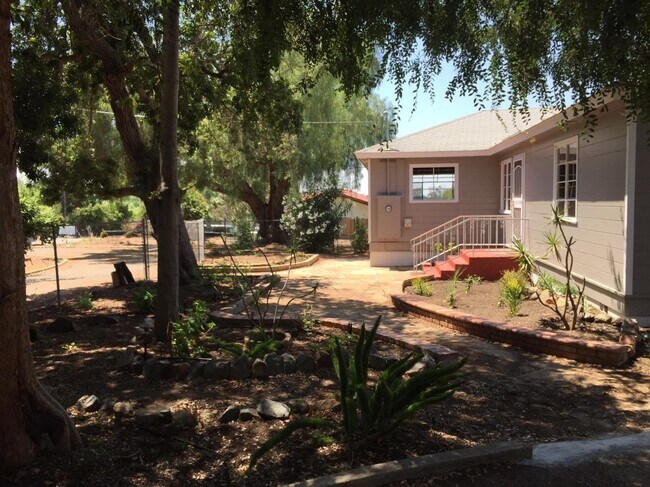 Building Photo - 2252 Catalina Ave