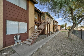 Building Photo - 725 E Vogel Ave