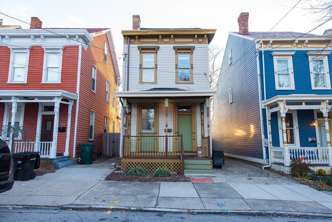 Photo - NORTHSIDE - Immacualte 3bed 2.5 bath w driveway. House