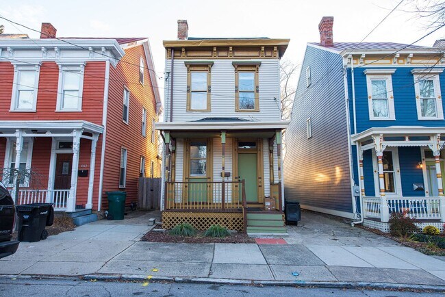 Building Photo - NORTHSIDE - Immacualte 3bed 2.5 bath w dri...