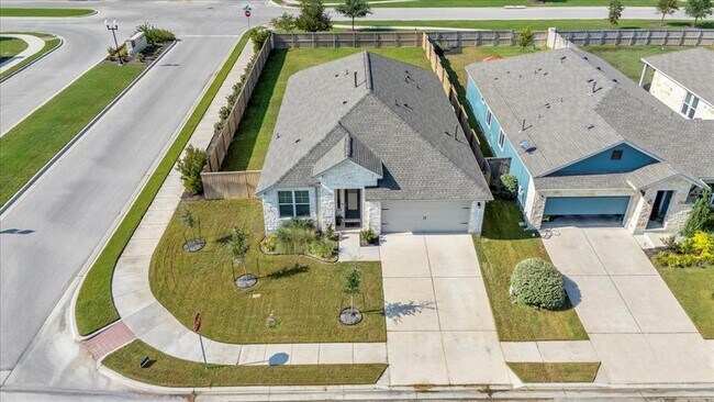 Foto del edificio - 122 Patrick Herndon Dr
