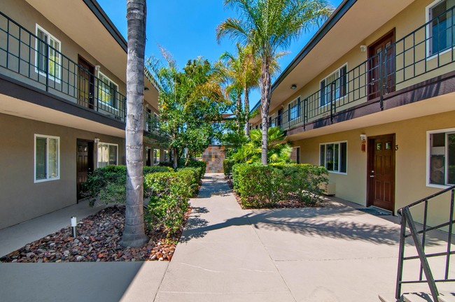 Building Photo - Villas of Washington