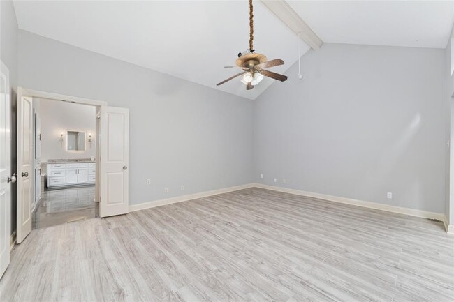 Building Photo - 700 Bayou Crest Cir