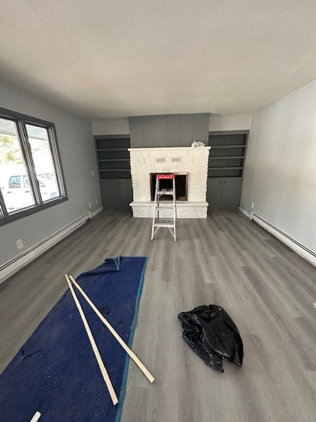 Building Photo - 603 3rd Ave NW