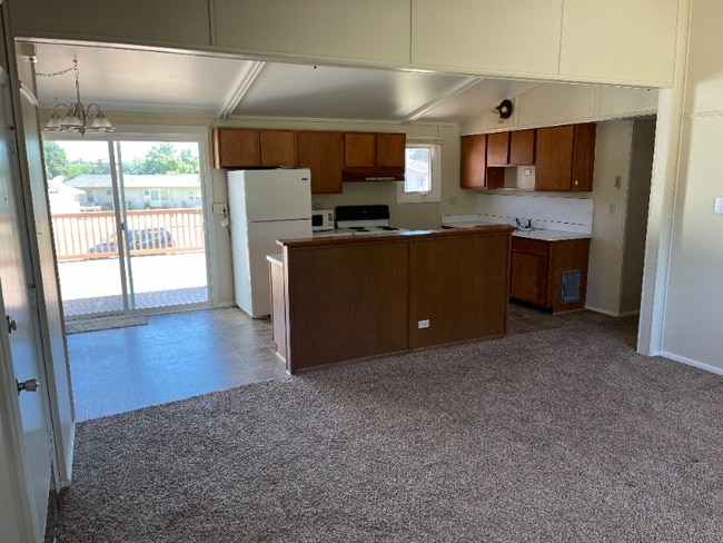 Building Photo - 245 Country Club Dr