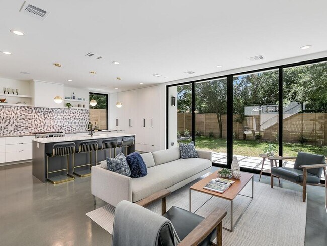 Foto del edificio - 2903 E 14th St