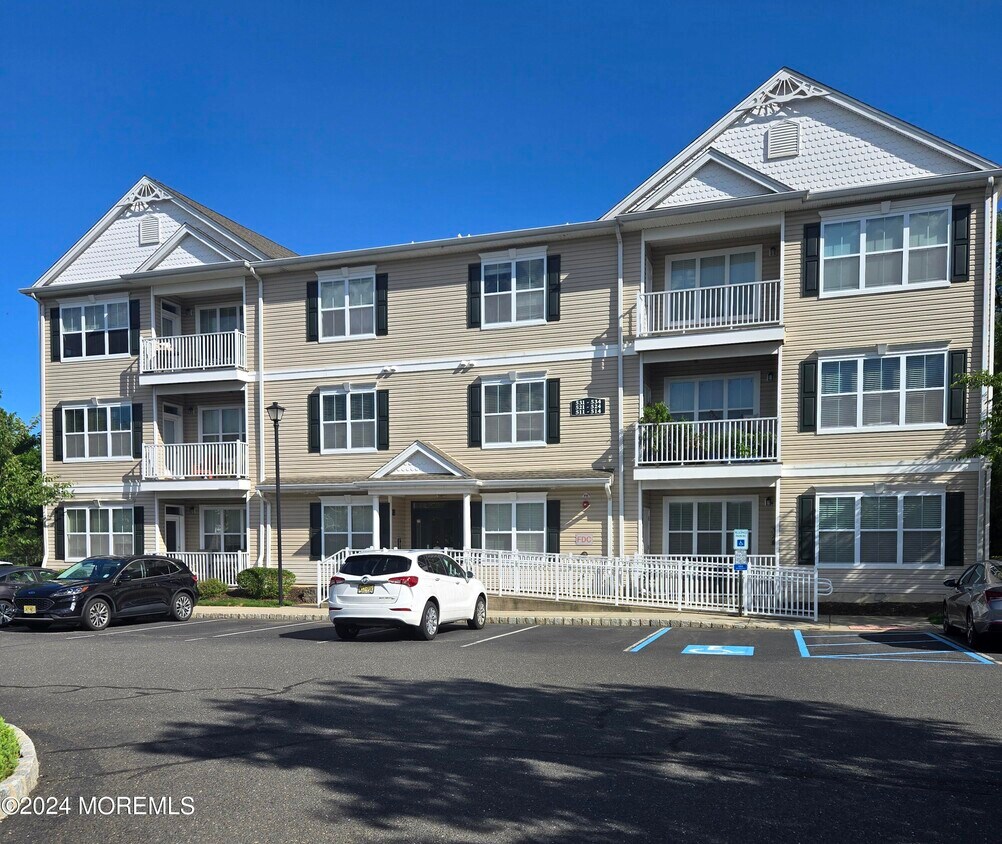 521 Sloan Ct, Matawan, NJ 07747 Condo for Rent in Matawan, NJ